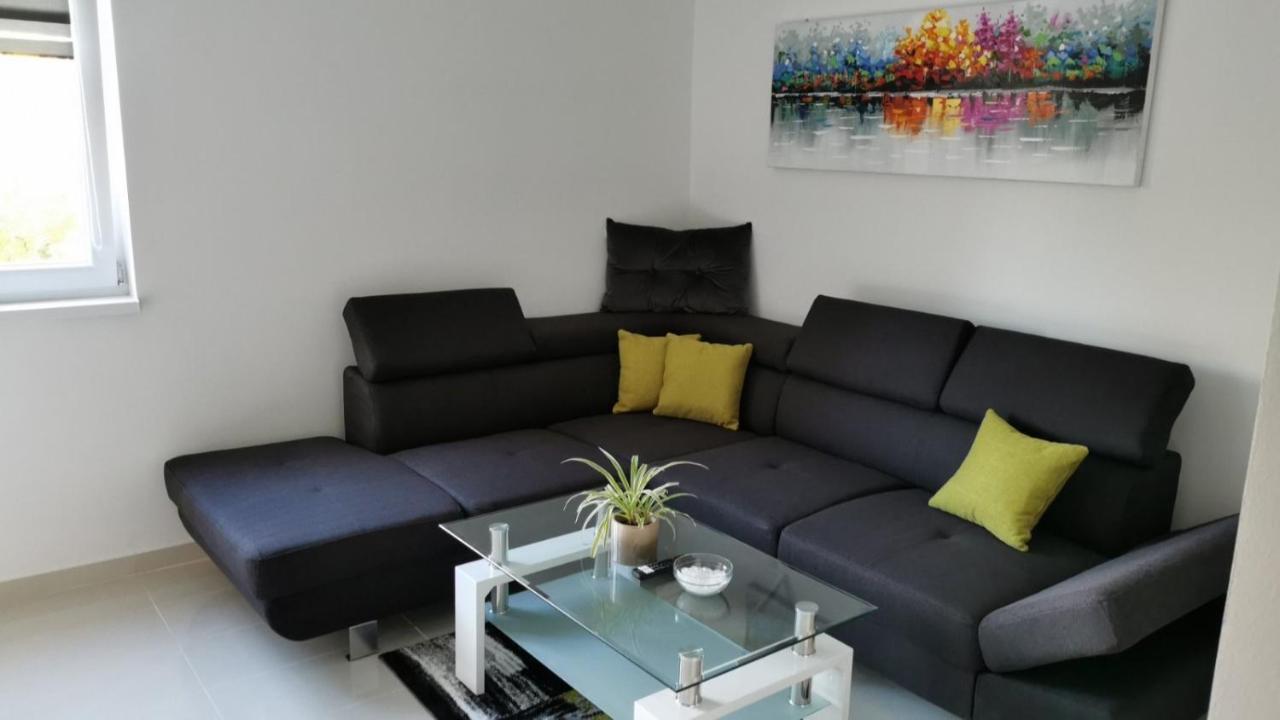 Apartment Deni Pula Exteriör bild